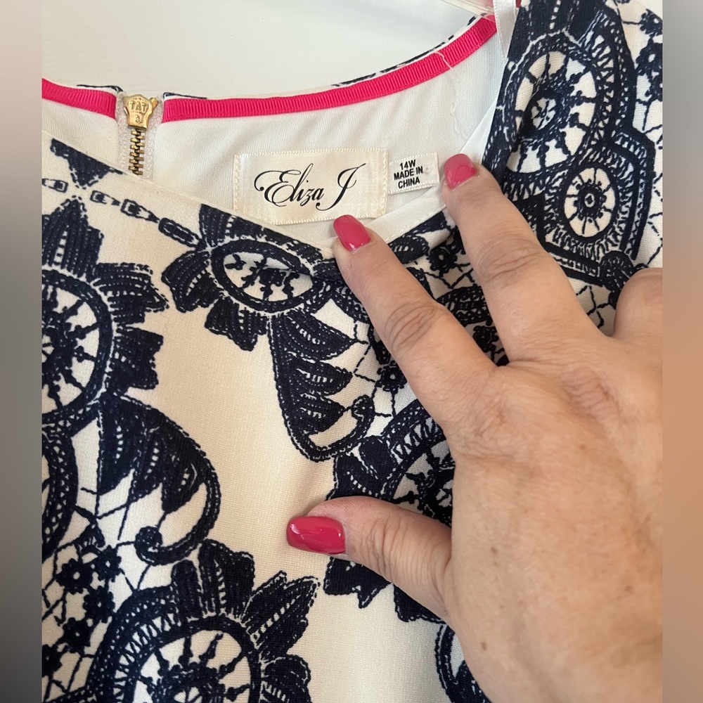 Eliza J beautiful design, long sleeved, fully lined dress - Picture 2 of 2
